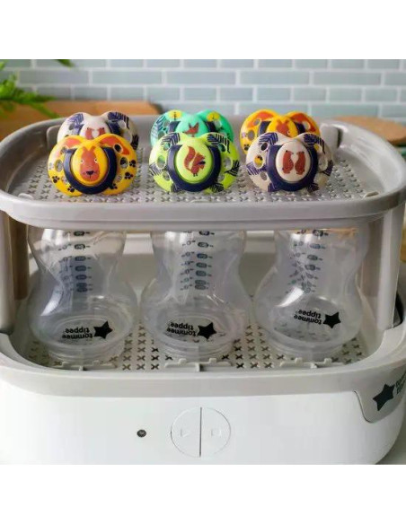 Комплект от 2 бр. ортодонтични залъгалки Tommee Tippee FUN FRIENDS със силиконов биберон, 18-36м, забавна декорация на щита, в к