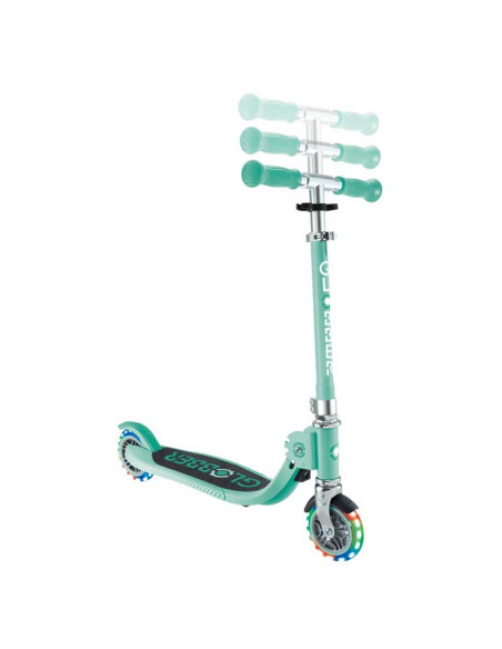 Детска сгъваема тротинетка с две светещи колела Globber Flow Foldable Junior Lights - ментова