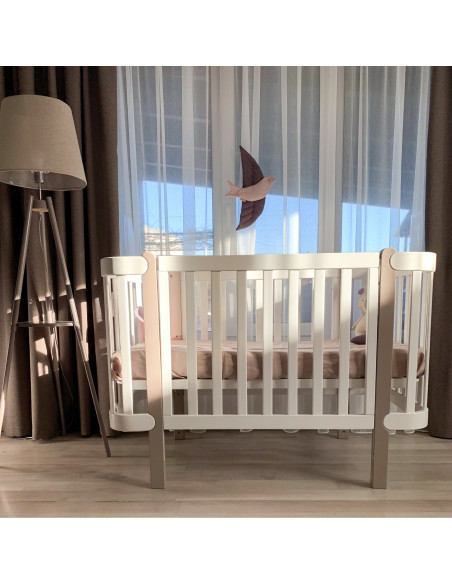 Veres бебешка кошара от бук Монако БЯЛО/КАПУЧИНО 60/120 см + колелца