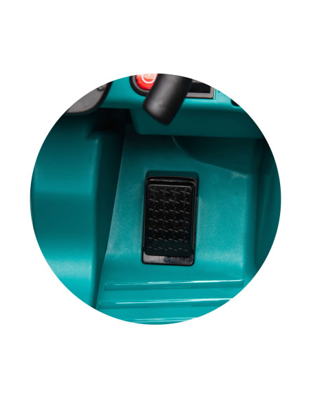 Електрическа кола Aston Martin зелена