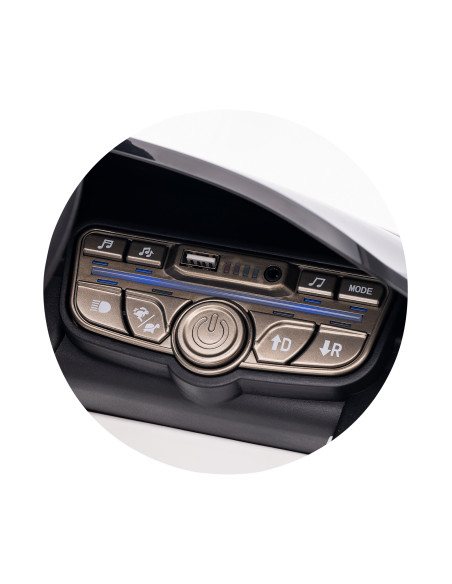 Електрическа кола Mercedes AMG CLE 53 бяла