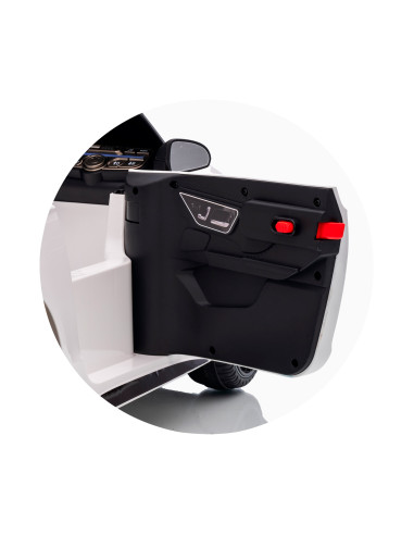 Електрическа кола Mercedes AMG CLE 53 бяла