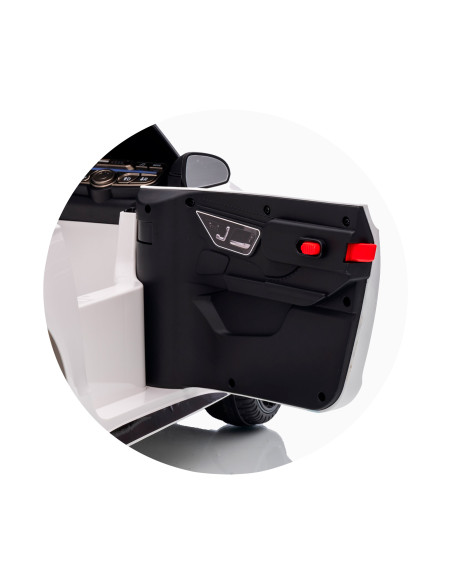 Електрическа кола Mercedes AMG CLE 53 бяла