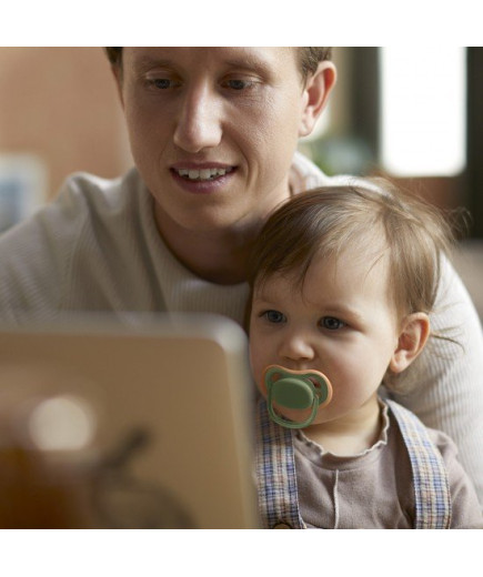 2 бр. ортодонтични залъгалки Philips AVENT SCF085/20 Ultra Air 6-18м с кутия за стерилизиране