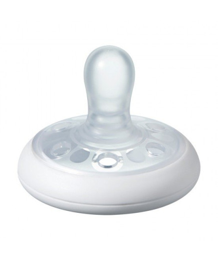 Комплект от 2 броя светещи в тъмното ортодонтични залъгалки Tommee Tippee Breast-Like със силиконов биберон, 6-18м