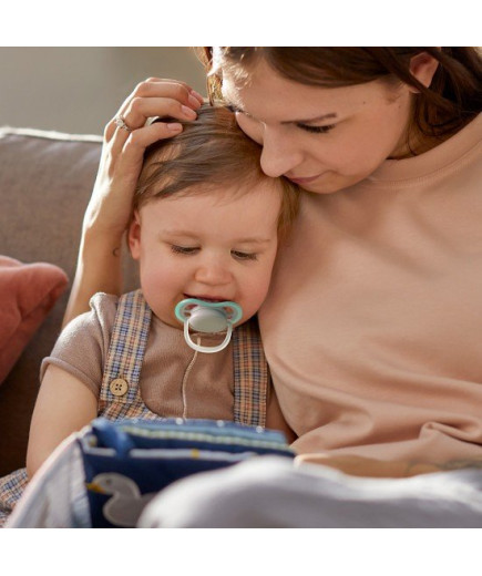 2 бр. ортодонтични залъгалки Philips AVENT SCF349/01 Ultra Air с кутия за стерилизиране