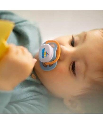 2 бр. ортодонтични залъгалки Ultra Air Happy 0-6м с декорация Надпис и Лодка в кутия за стерилизиране