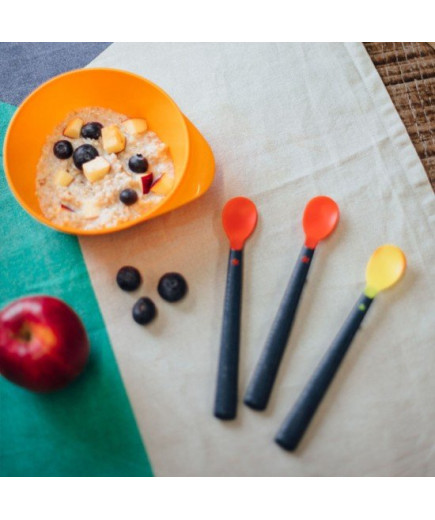 Комплект от 4 броя Термосензорни лъжици Tommee Tippee с удължени дръжки, 4м+