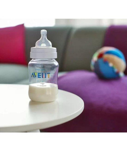 Комплект за новородено с 4 бр. шишета Anti-Colic, клапа Airfree, залъгалка и четка за миене Philips AVENT SCD807/00