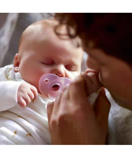 Комплект от 2 бр. ортодонтични залъгалки Philips Avent SOOTHIE в кутия за стерилизиране, 0-6м, розови, SCF099/22