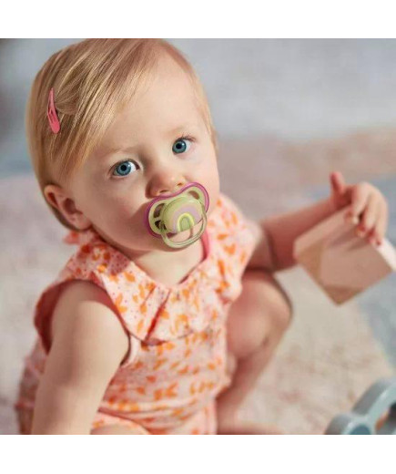 Комплект от 2 бр. ортодонтични залъгалки Philips AVENT SCF085/59 Ultra Air 0-6м лилави с декорация Слънце и Дъга в кутия за стер