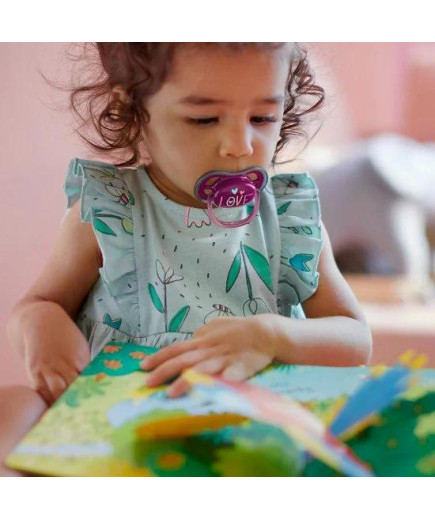 Комплект от 2 бр. ортодонтични залъгалки Philips AVENT SCF349/22 Ultra Air 18м+, синя с декор Слонове и розова с надпис Love, в 