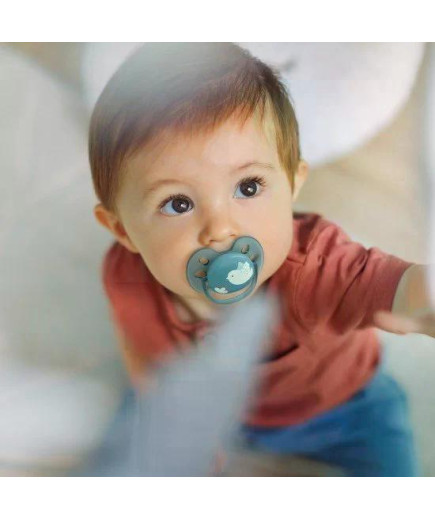 Комплект от 2 бр. ортодонтични залъгалки Philips AVENT SCF091/15 Ultra Soft 6-18м, сини с декорация Пиле и Перо, в кутия за стер