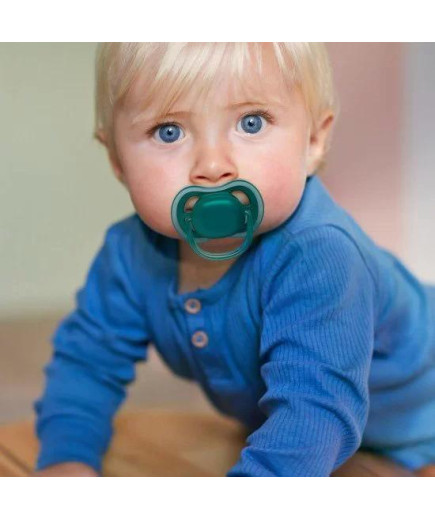 Комплект 2 бр. ортодонтични залъгалки Philips AVENT Ultra Air SCF085/31 с кутия за стерилизиране, неутрални без декорация, 6-18м