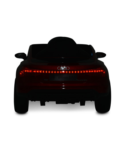 Акумулаторна кола Audi RS e-tron 717 червен металик