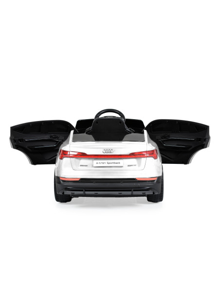 Акумулаторен джип Audi Sportback бял